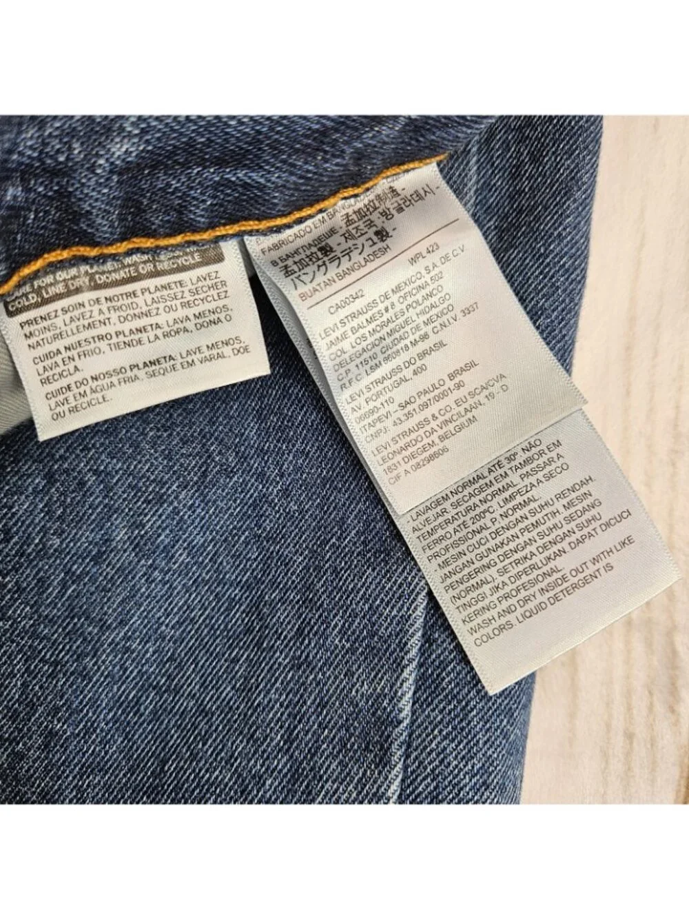 LEVI'S 550 Relaxed Fit Jeans Dark Wash Red Tag Size 38 x 30 Blue Denim Classic